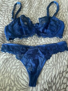 Set Delicate Navy Lace Balconette Bra & Bikini Set